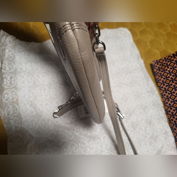 Tory Burch sling bag - Picture 2 of 11
